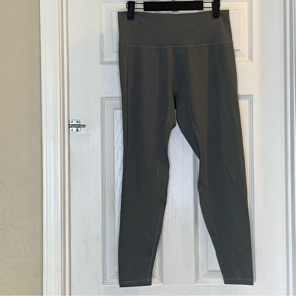 Buff Bunny Collection Gray Cropped Leggings Size XL